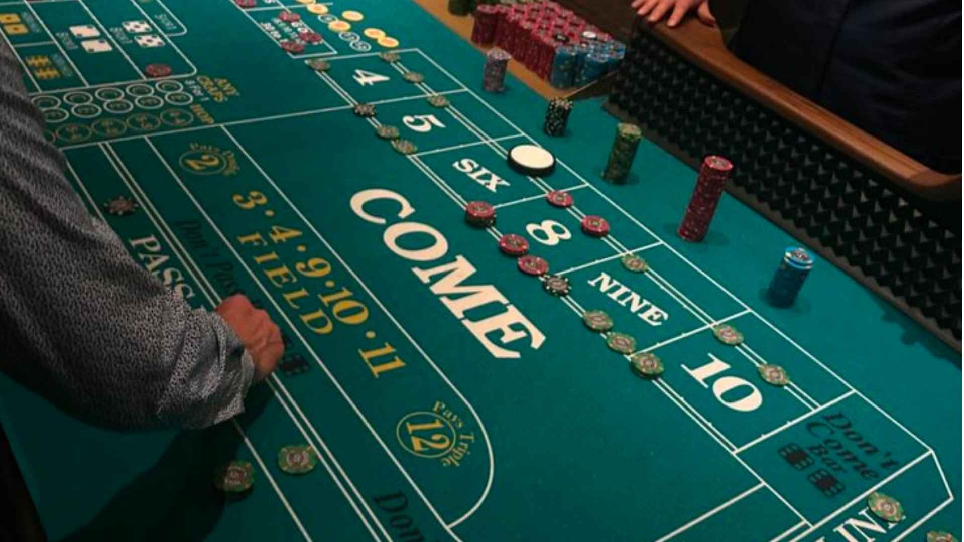 A Practical Guide to Modern Dominoes Play